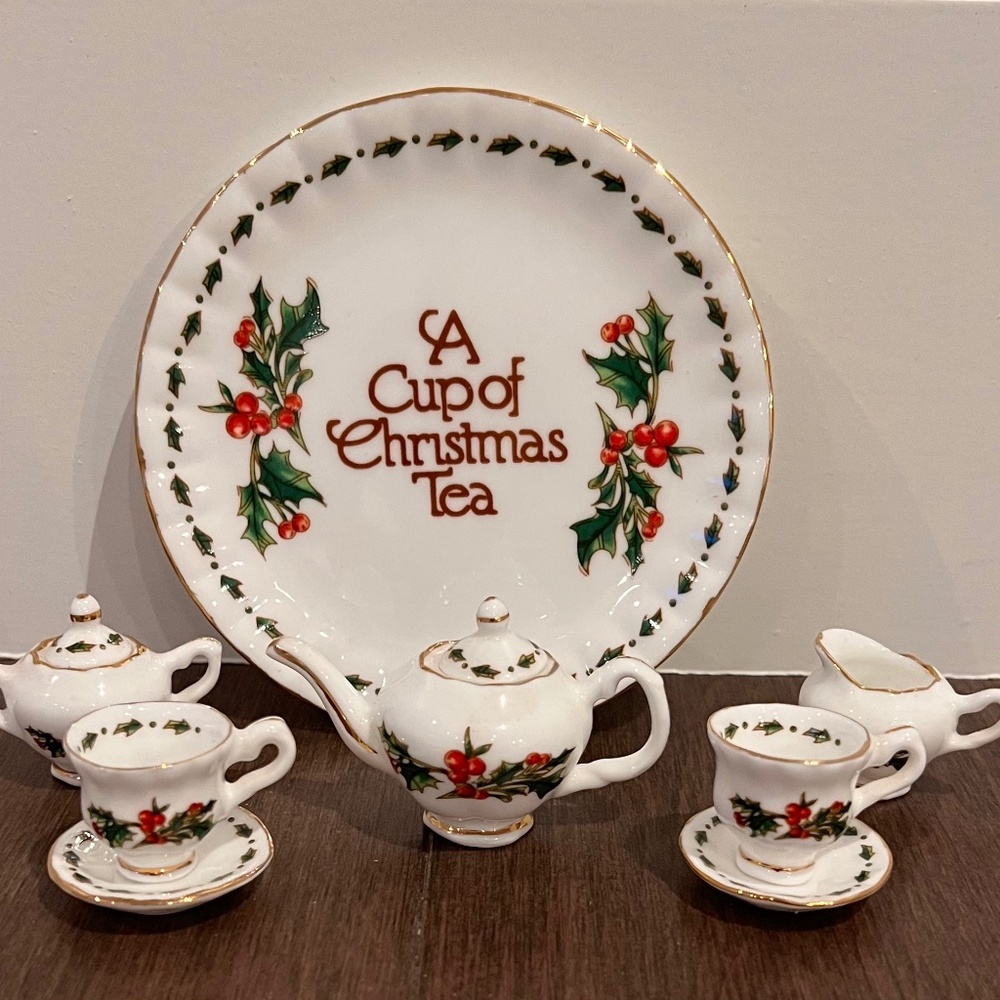 A Cup of Christmas Tea Petite Tea Pot and Two Cups and Saucers, 1996 Tom Hegg